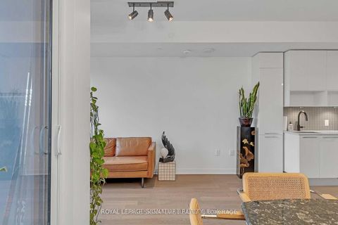 Photo 11 at 804 - 501 Adelaide Street W, Waterfront Communities C1, Toronto