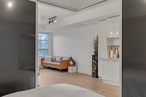 Photo 15 at 804 - 501 Adelaide Street W, Waterfront Communities C1, Toronto