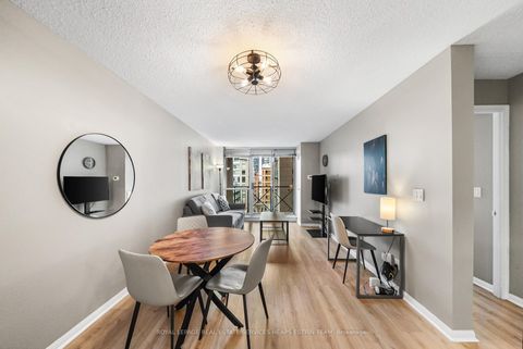 Photo 1 at 702 - 140 Simcoe Street, Waterfront Communities C1, Toronto