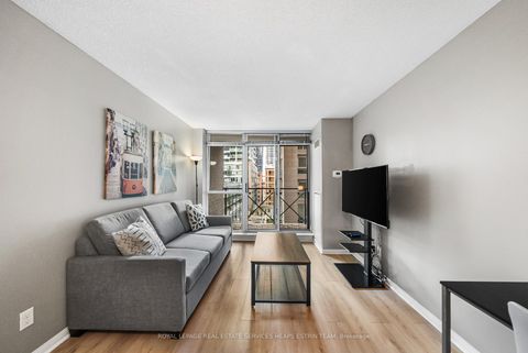 Photo 2 at 702 - 140 Simcoe Street, Waterfront Communities C1, Toronto