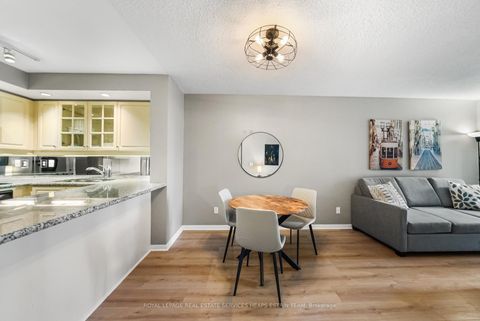 Photo 9 at 702 - 140 Simcoe Street, Waterfront Communities C1, Toronto