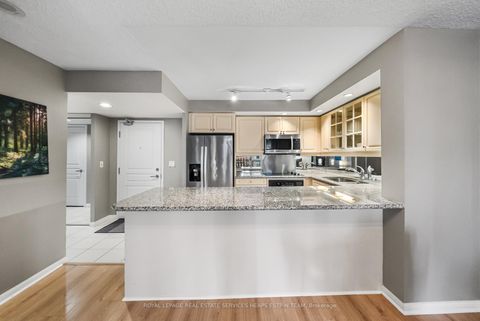 Photo 11 at 702 - 140 Simcoe Street, Waterfront Communities C1, Toronto