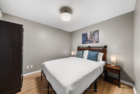 Photo 15 at 702 - 140 Simcoe Street, Waterfront Communities C1, Toronto