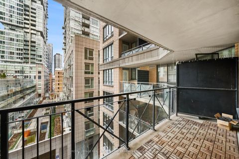 Photo 18 at 702 - 140 Simcoe Street, Waterfront Communities C1, Toronto