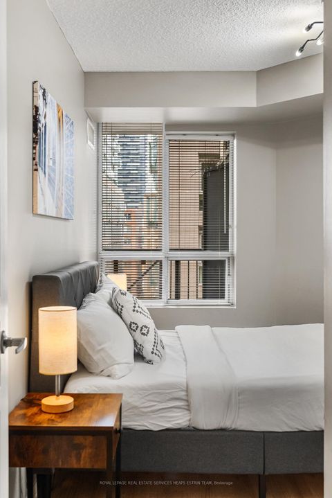 Photo 23 at 702 - 140 Simcoe Street, Waterfront Communities C1, Toronto