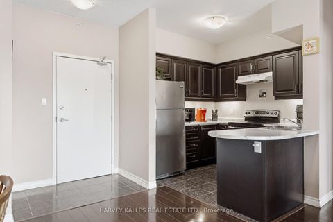 Photo 10 at 303 - 45 Ferndale Drive, Ardagh, Barrie