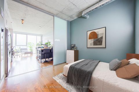 Photo 5 at 423 - 32 Trolley Crescent, Moss Park, Toronto