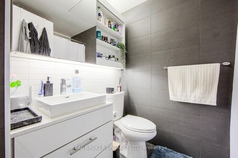 Photo 7 at 423 - 32 Trolley Crescent, Moss Park, Toronto