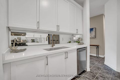 Photo 11 at 403 - 980 Yonge Street, Annex, Toronto