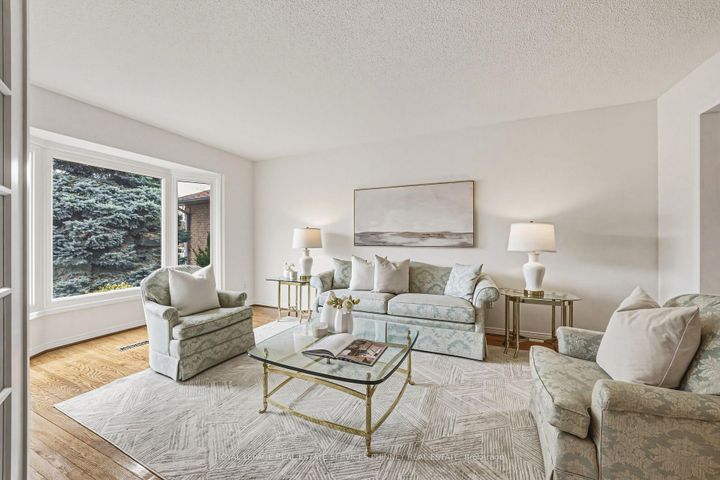 Photo 3 at 1595 Flamborough Circle, East Credit, Mississauga