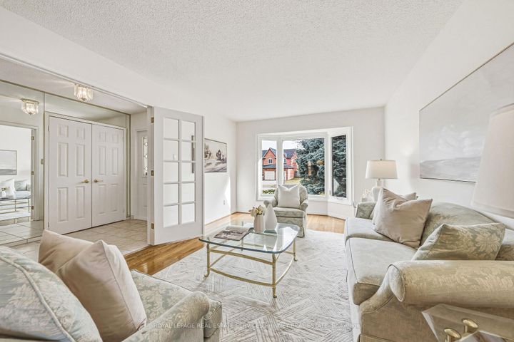 Photo 4 at 1595 Flamborough Circle, East Credit, Mississauga