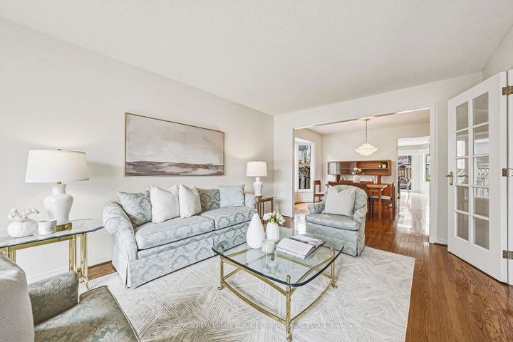 Photo 5 at 1595 Flamborough Circle, East Credit, Mississauga