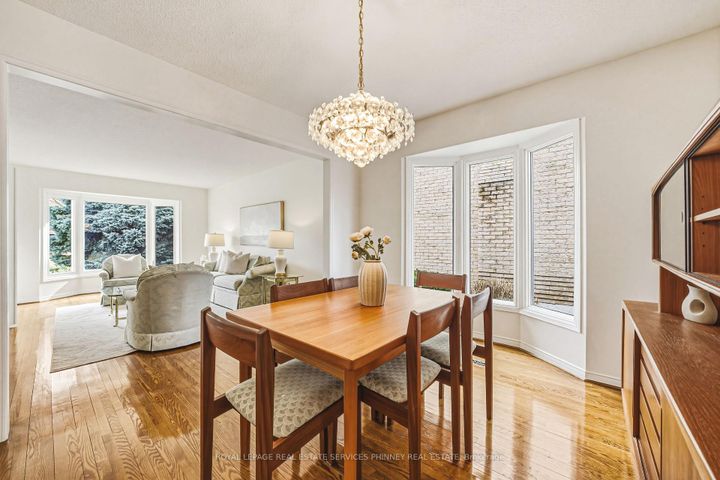 Photo 6 at 1595 Flamborough Circle, East Credit, Mississauga