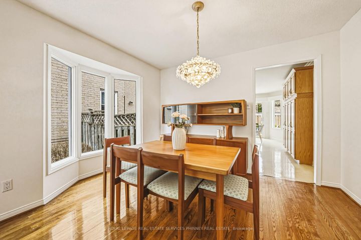 Photo 7 at 1595 Flamborough Circle, East Credit, Mississauga