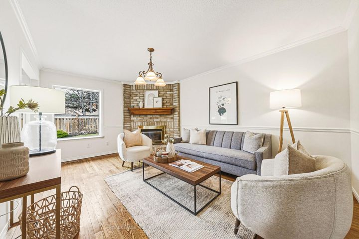 Photo 11 at 1595 Flamborough Circle, East Credit, Mississauga