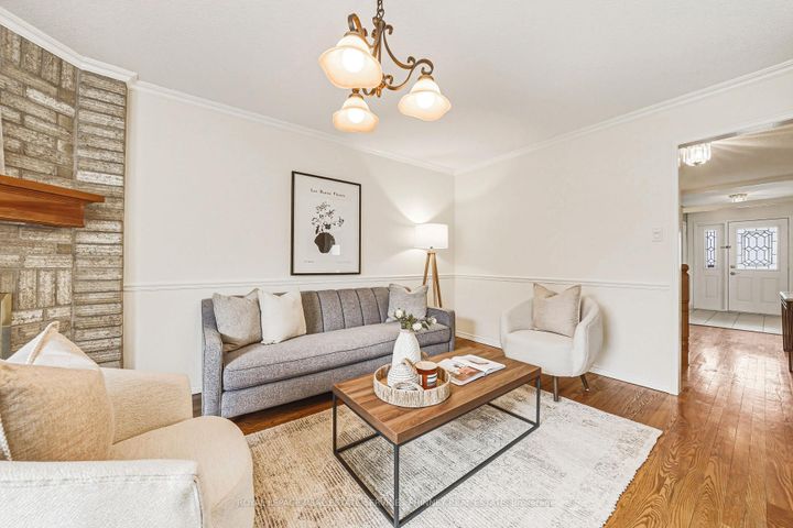 Photo 12 at 1595 Flamborough Circle, East Credit, Mississauga