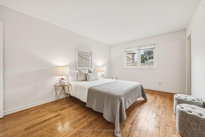 Photo 15 at 1595 Flamborough Circle, East Credit, Mississauga