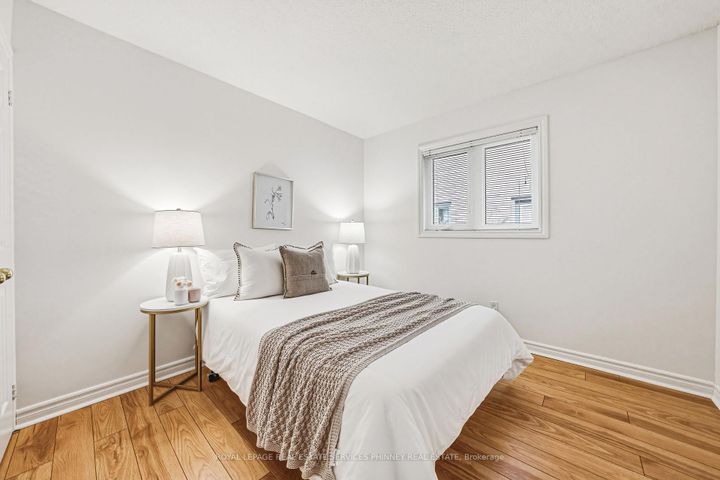 Photo 17 at 1595 Flamborough Circle, East Credit, Mississauga