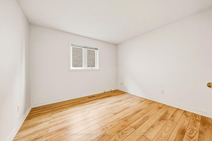 Photo 19 at 1595 Flamborough Circle, East Credit, Mississauga