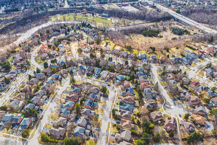 Photo 36 at 1595 Flamborough Circle, East Credit, Mississauga