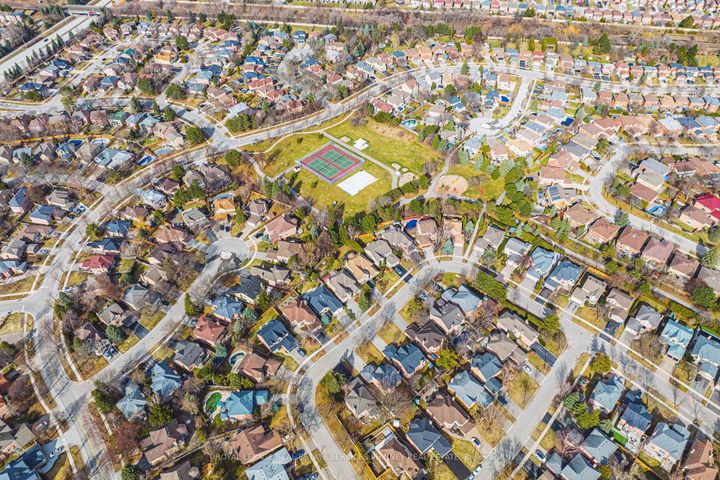 Photo 37 at 1595 Flamborough Circle, East Credit, Mississauga