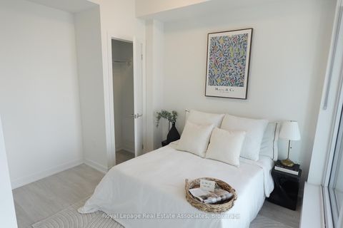 Photo 7 at 1004 - 1 Quarrington Lane, Don Mills, Toronto