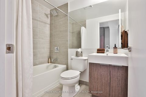 Photo 15 at 606 - 478 King Street W, Waterfront Communities C1, Toronto