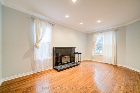 Photo 4 at 111 Theobalds Circle, Mill Pond, Richmond Hill