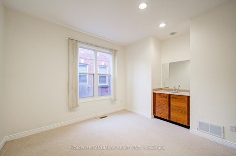 Photo 8 at 111 Theobalds Circle, Mill Pond, Richmond Hill