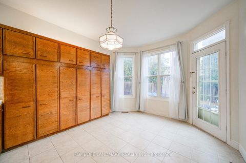 Photo 16 at 111 Theobalds Circle, Mill Pond, Richmond Hill