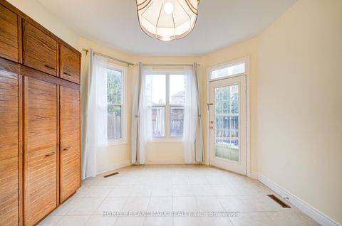 Photo 17 at 111 Theobalds Circle, Mill Pond, Richmond Hill