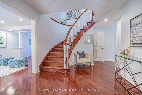 Photo 2 at 15 Marylebone Crescent, Oak Ridges Lake Wilcox, Richmond Hill