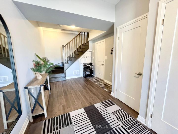 Photo 3 at 22 Waterlily Way, Stoney Creek, Hamilton