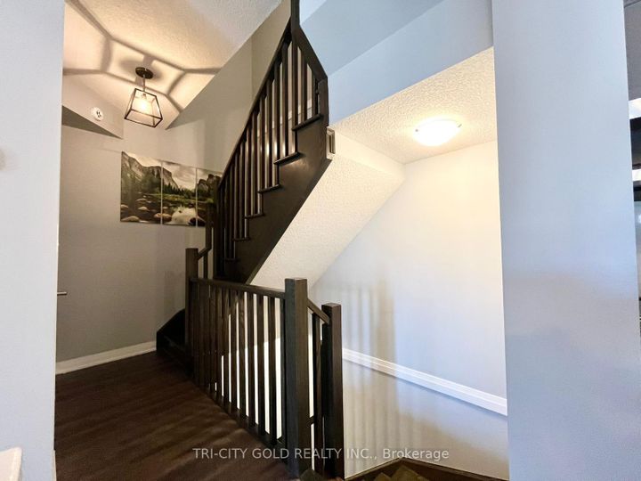 Photo 5 at 22 Waterlily Way, Stoney Creek, Hamilton