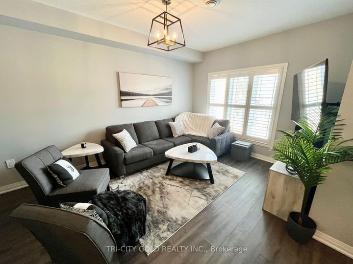 Photo 12 at 22 Waterlily Way, Stoney Creek, Hamilton