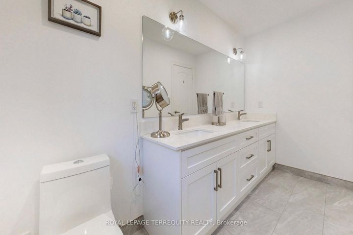 Photo 16 at 51 Donzi Lane, Patterson, Vaughan