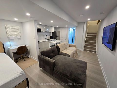 Photo 5 at 40 Akil Thomas Gardens, Bendale, Toronto