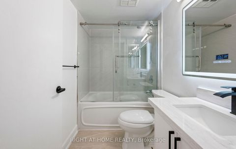 Photo 10 at 219 - 600 Queens Quay, Waterfront Communities C1, Toronto