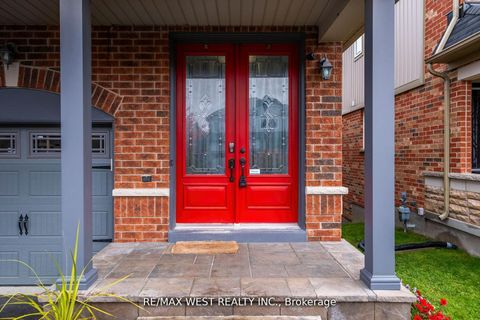 Photo 2 at 31 Buxton Lane, Bowmanville, Clarington