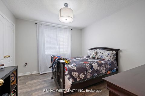 Photo 26 at 31 Buxton Lane, Bowmanville, Clarington