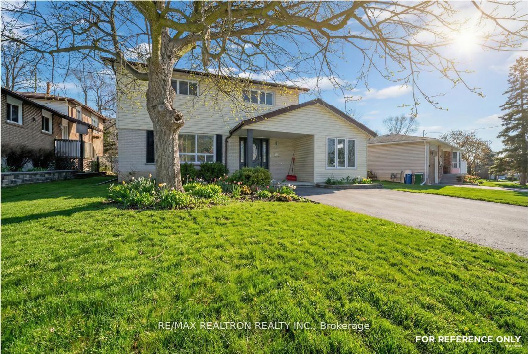 151 Shaughnessy Boulevard, Don Valley Village, Toronto by Loree Meneguzzi Real Estate 151 Shaughnessy Boulevard, Don Valley Village, Toronto