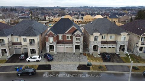 Photo 2 at 30 Drizzel Cres Crescent, Oak Ridges, Richmond Hill