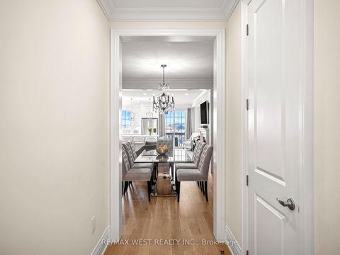 Photo 3 at 30 Drizzel Cres Crescent, Oak Ridges, Richmond Hill