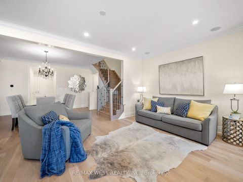 Photo 9 at 30 Drizzel Cres Crescent, Oak Ridges, Richmond Hill