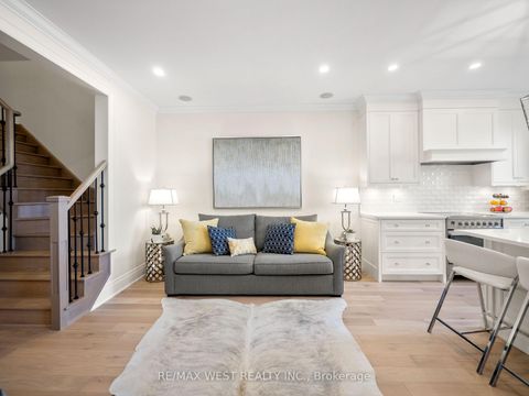 Photo 10 at 30 Drizzel Cres Crescent, Oak Ridges, Richmond Hill