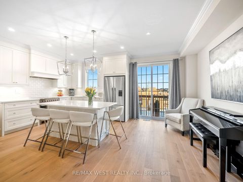 Photo 11 at 30 Drizzel Cres Crescent, Oak Ridges, Richmond Hill