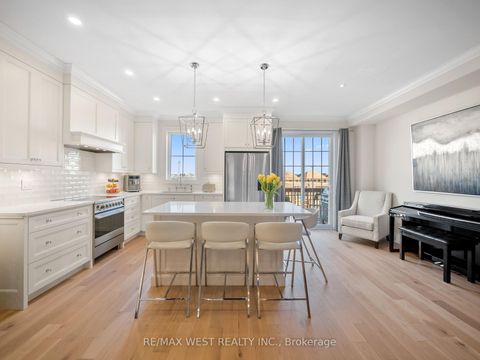 Photo 13 at 30 Drizzel Cres Crescent, Oak Ridges, Richmond Hill