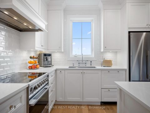 Photo 15 at 30 Drizzel Cres Crescent, Oak Ridges, Richmond Hill