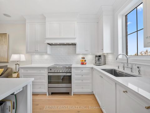 Photo 17 at 30 Drizzel Cres Crescent, Oak Ridges, Richmond Hill