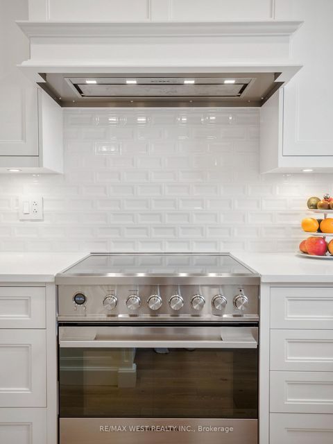 Photo 18 at 30 Drizzel Cres Crescent, Oak Ridges, Richmond Hill